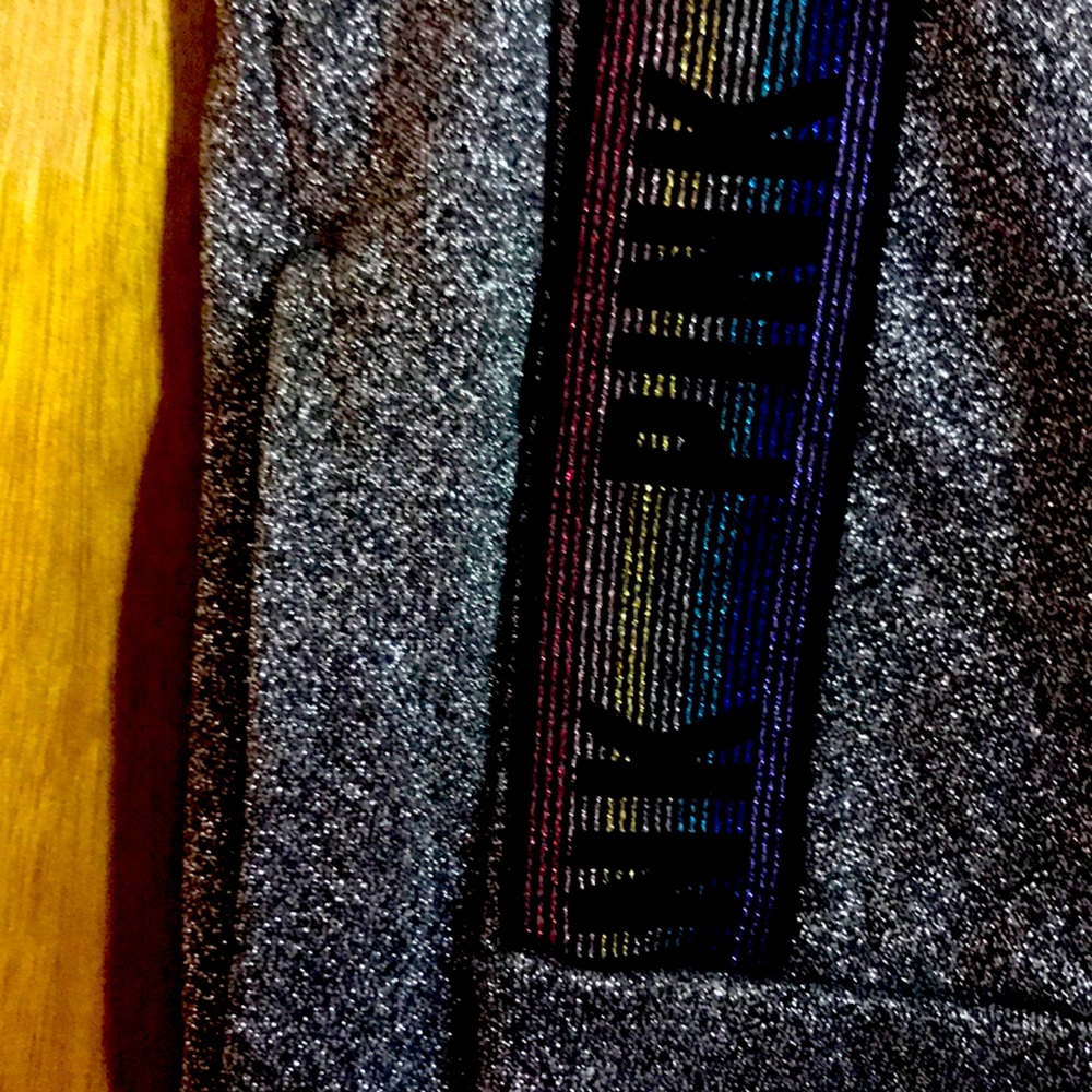 🌈 PINK VS Sweater 🌈 - Picture 4 of 7
